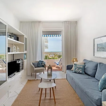 Апартаменты Relaxing Sea View