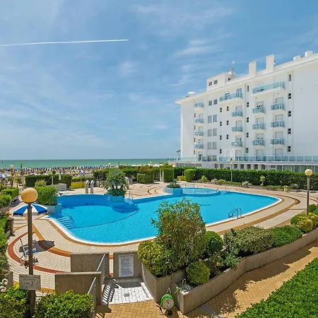 Relaxing Sea View Pool I Immobilux Apartament Lido di Jesolo