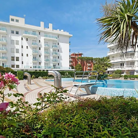 Relaxing Sea View Pool I Immobilux Lido di Jesolo