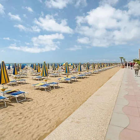 Relaxing Sea View Pool I Immobilux * Jesolo